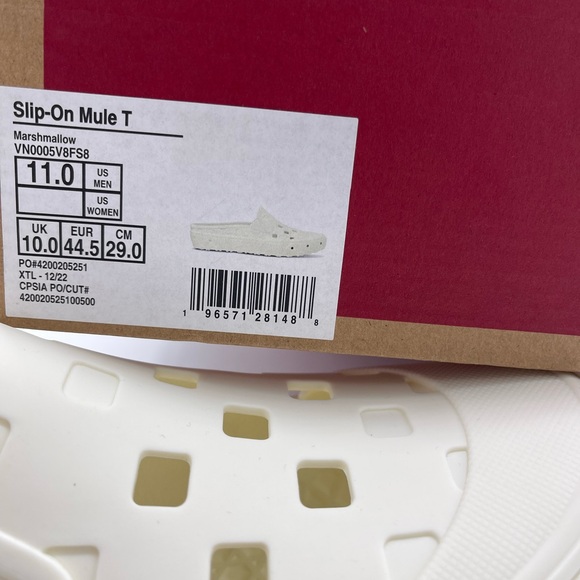 Vans Men’s Slip-On Mule Trk
Marshmallow
VN0005V8FS8 Cream Perforated Mules - Picture 12 of 16